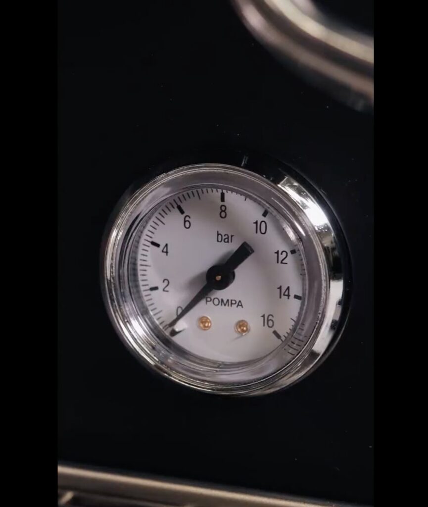 detail, pressure gauge